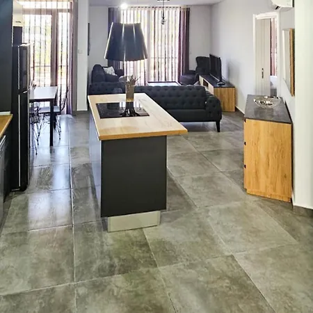 Central Modern Flat 8 Min To Kyrenia Castle Daire